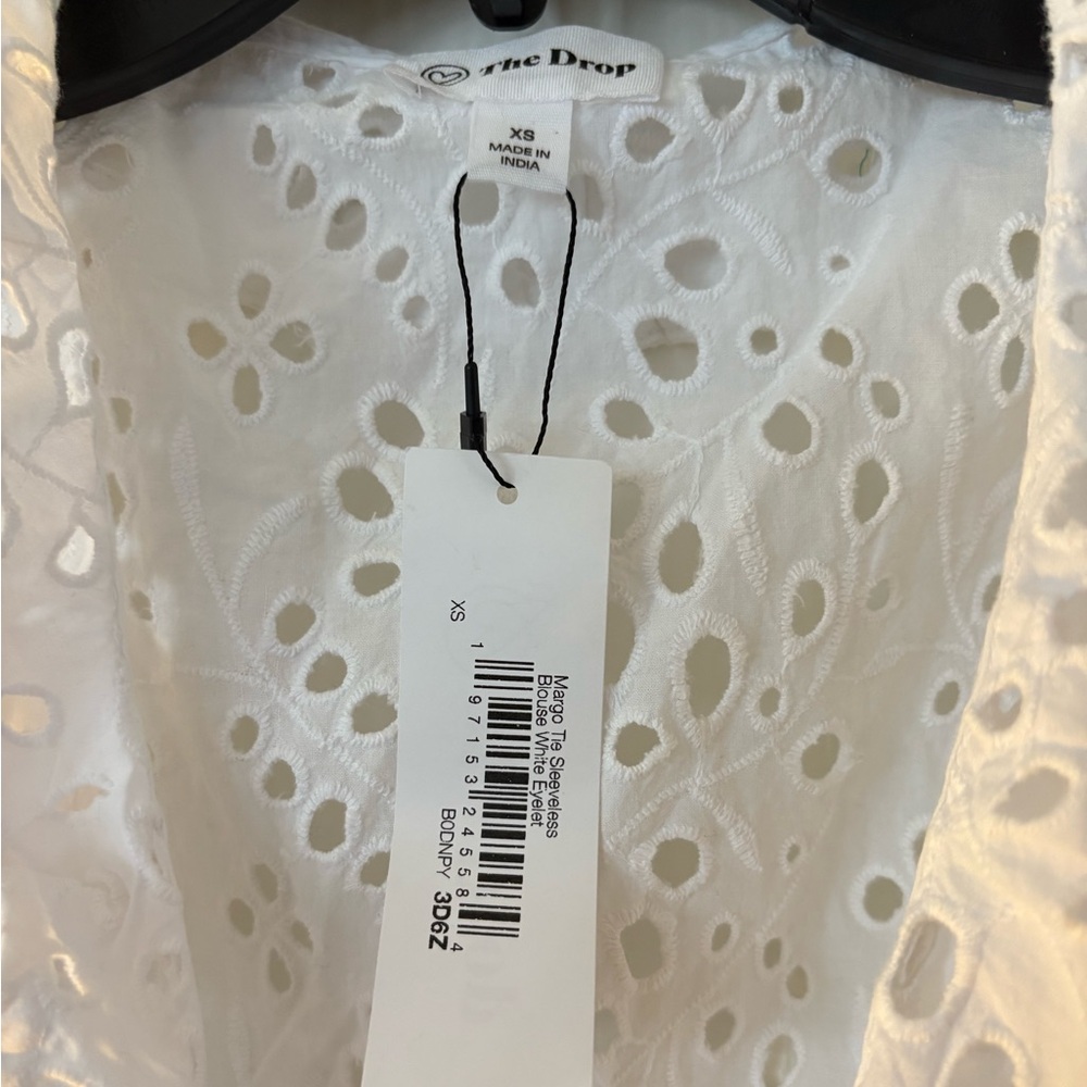 NWT The Drop- Margo White Eyelet Ruffle Sleeveless Top - Picture 3 of 3